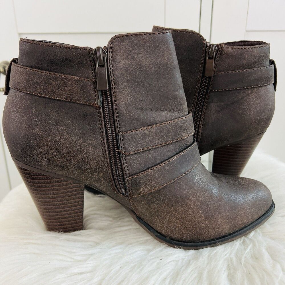 Forever Link Camila-64 Dusty Brown Chunky Heel Buckled Strap Ankle Booties Sz 10 - Picture 4 of 7